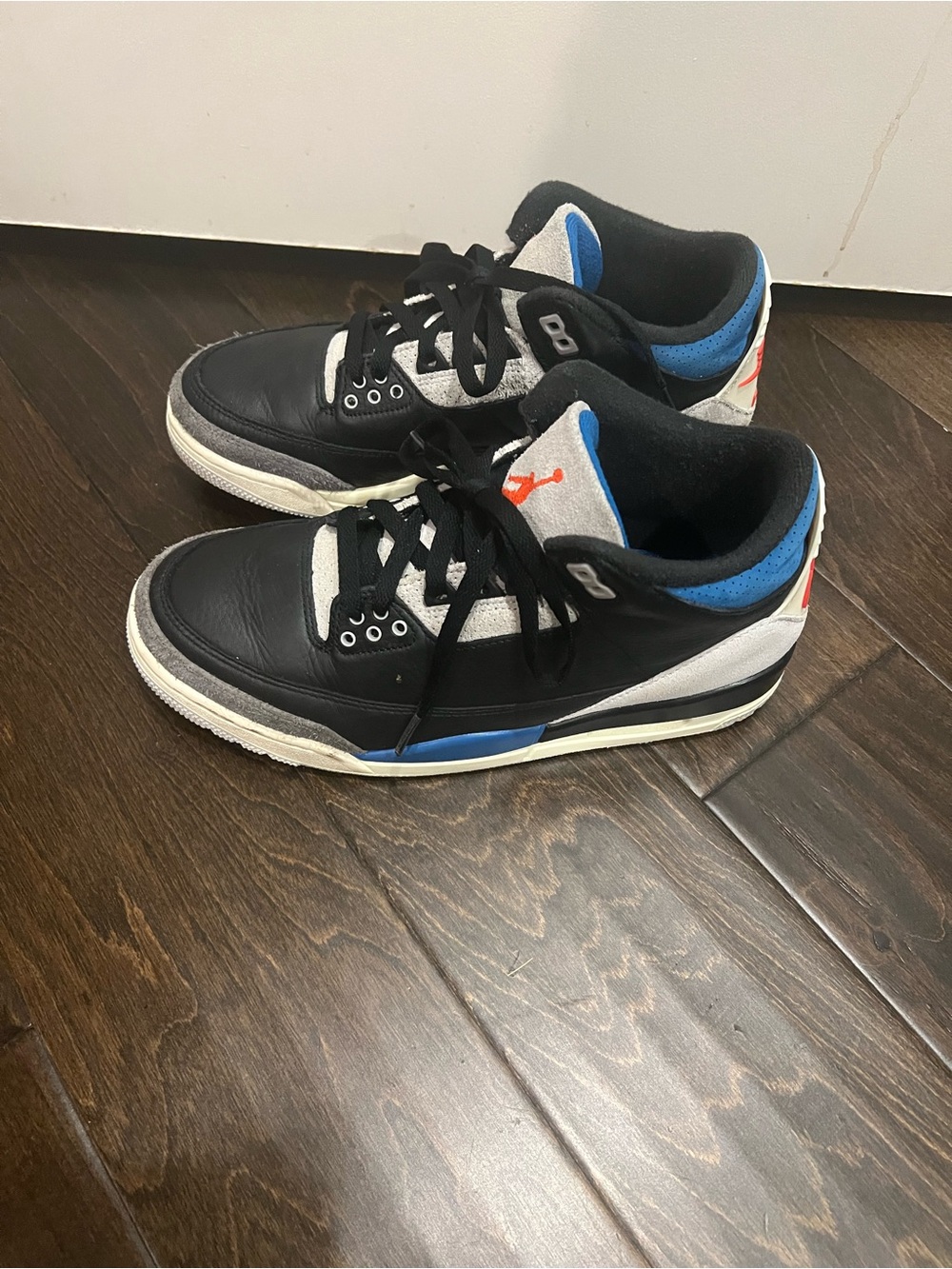 Jordan Men’s Black/Blue/Gray Low-Top Basketball Sneakers